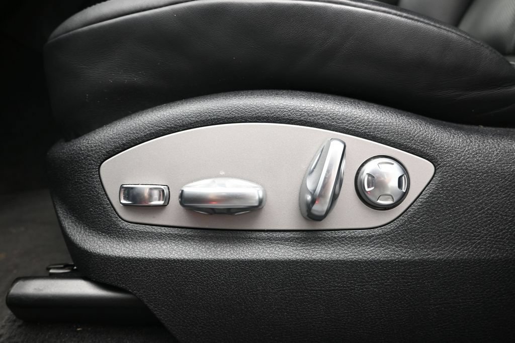 Certified 2023 Porsche Macan AWD/4WD image 14