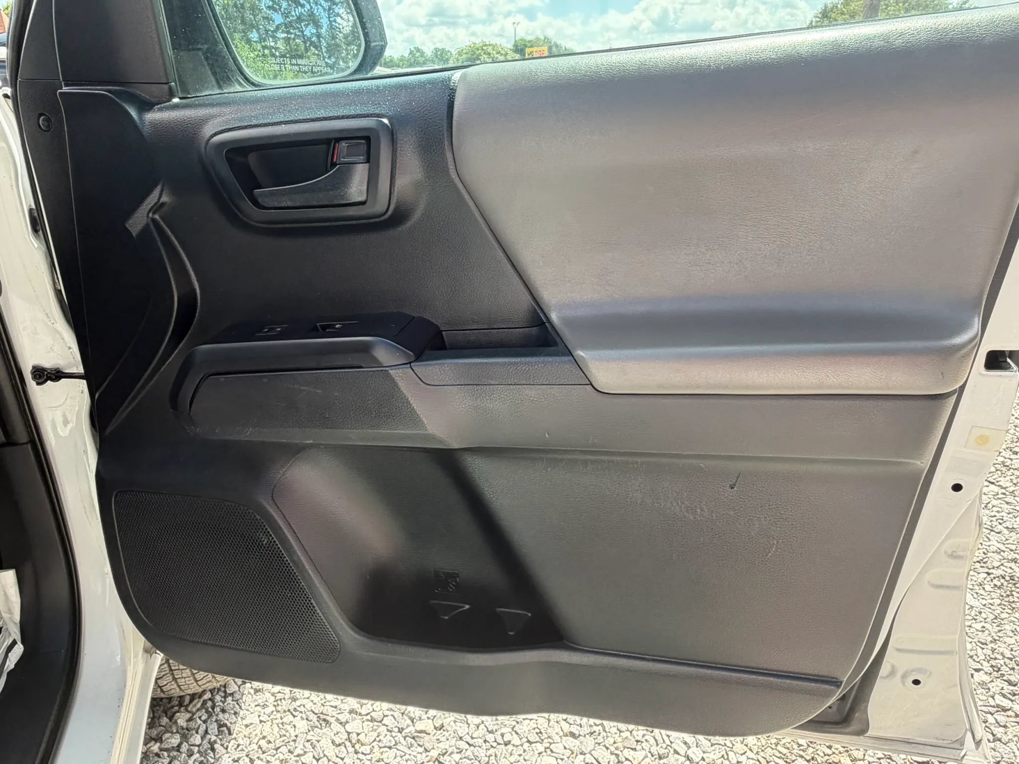 Used 2016 Toyota Tacoma SR RWD image 23