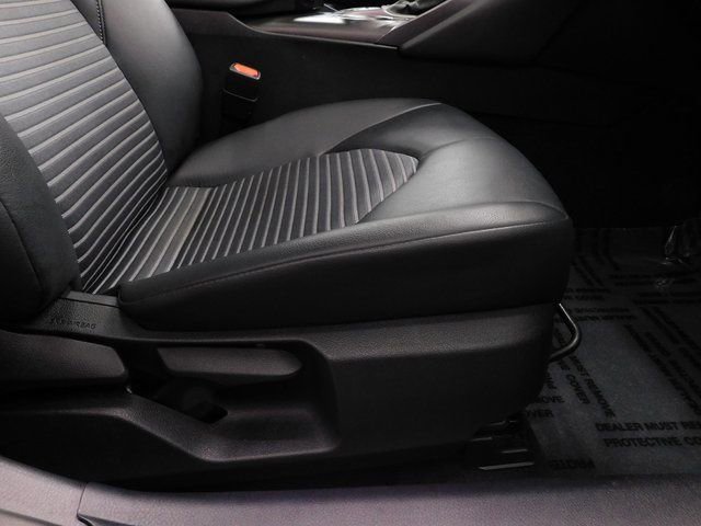 Used 2024 Toyota Camry SE image 32