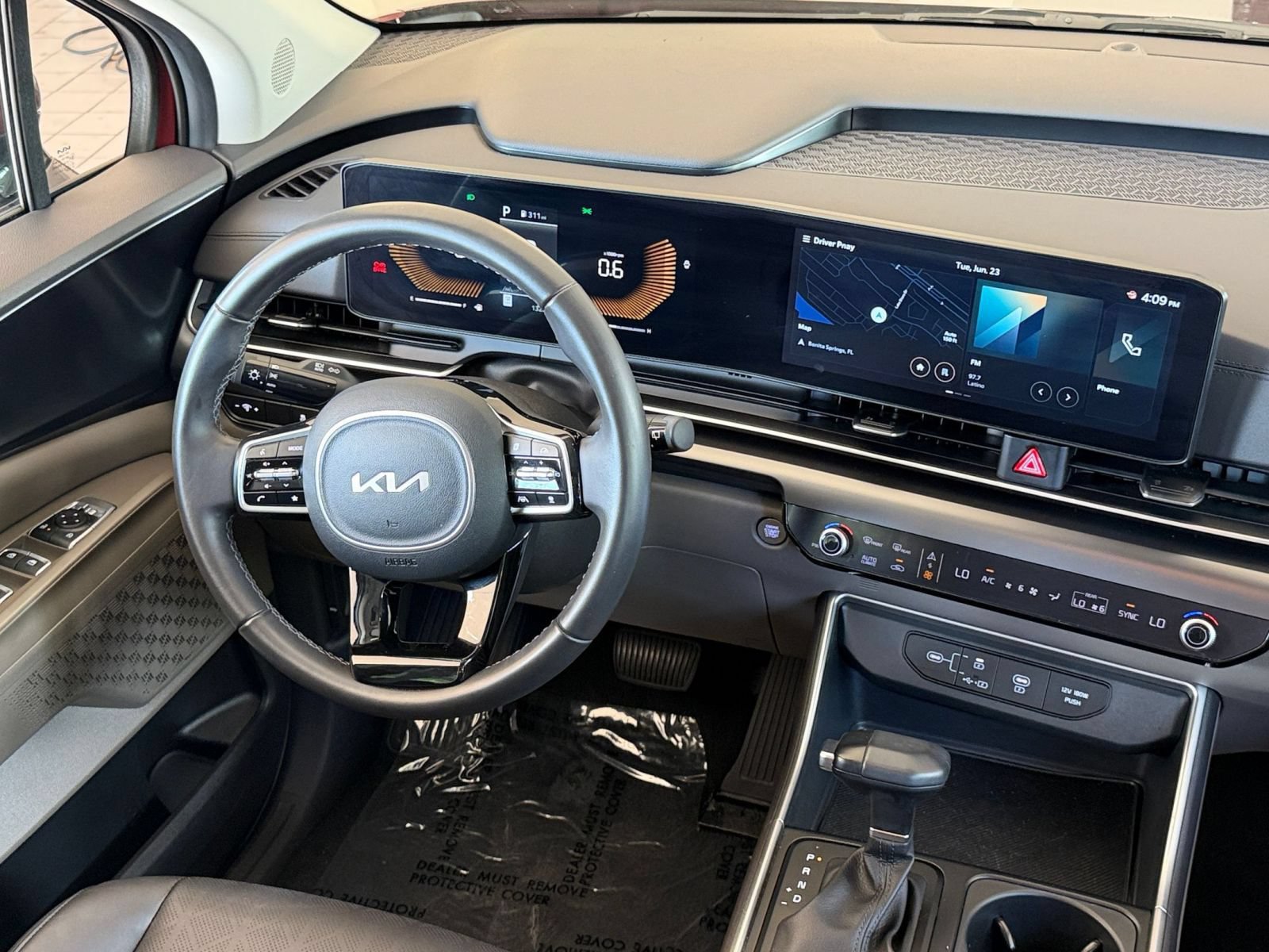 Used 2026 Kia Carnival FWD image 37