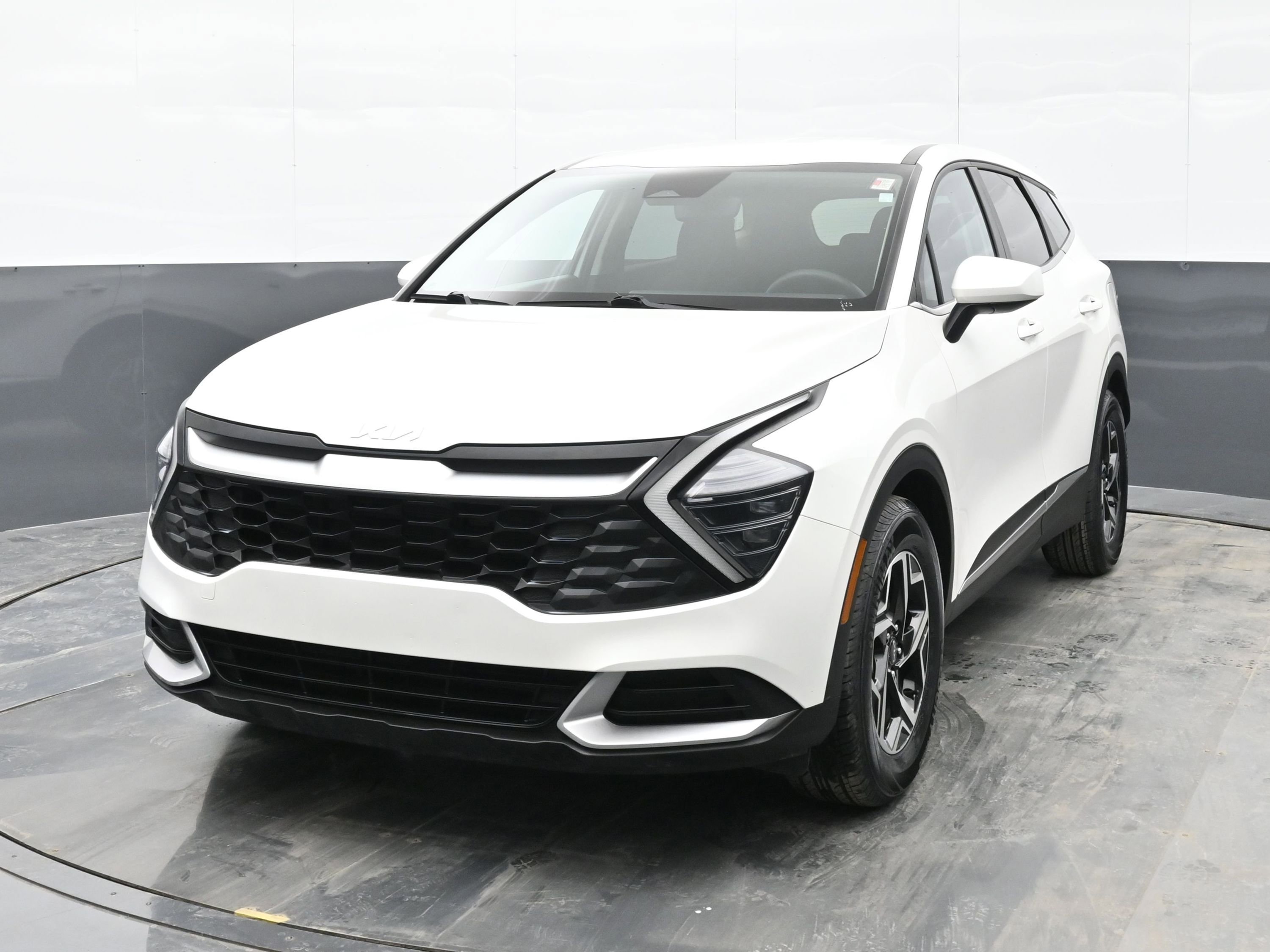 Used 2024 Kia Sportage LX image 4