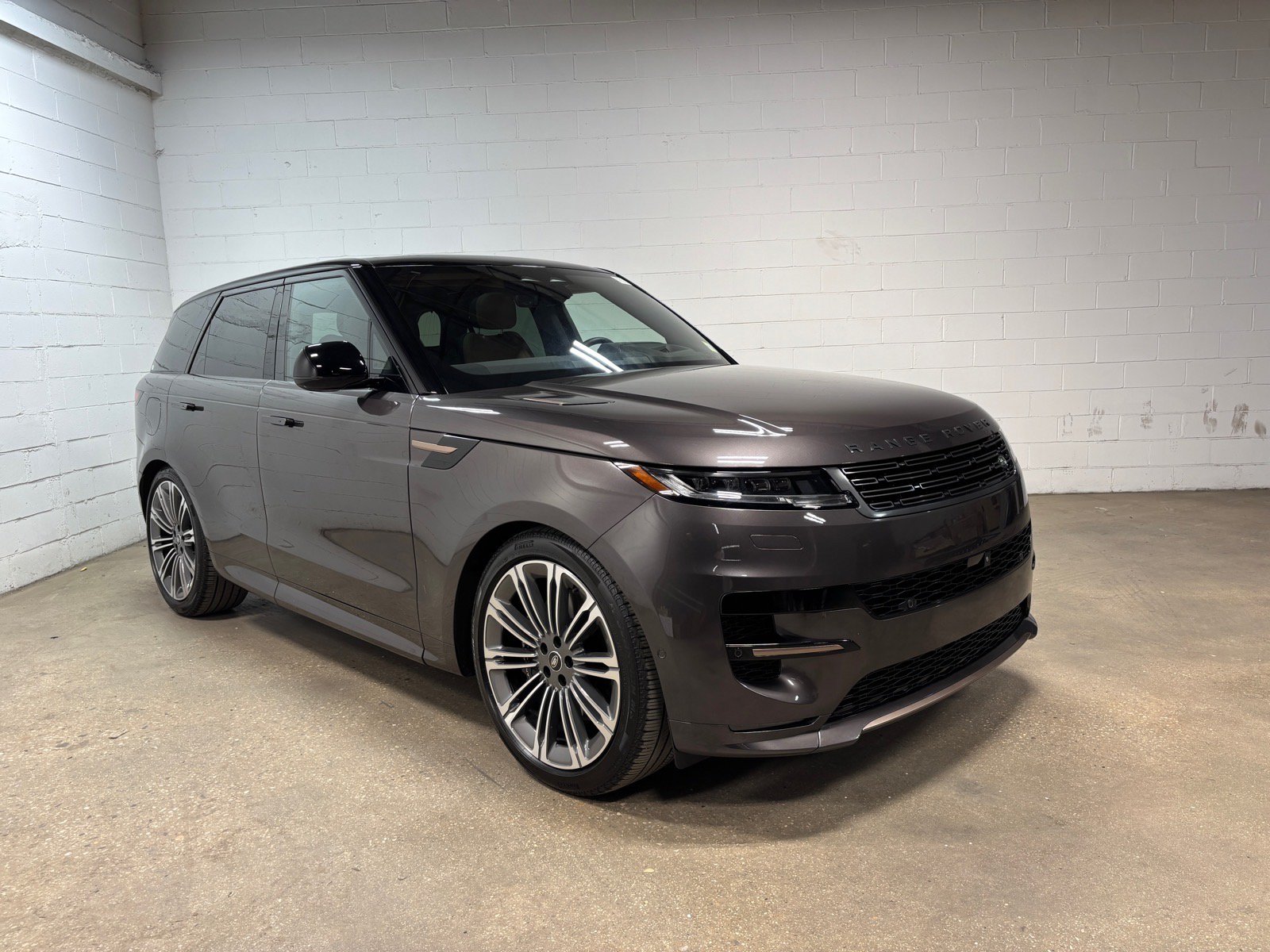 Used 2025 Land Rover Range Rover Sport Dynamic SE AWD/4WD image 4