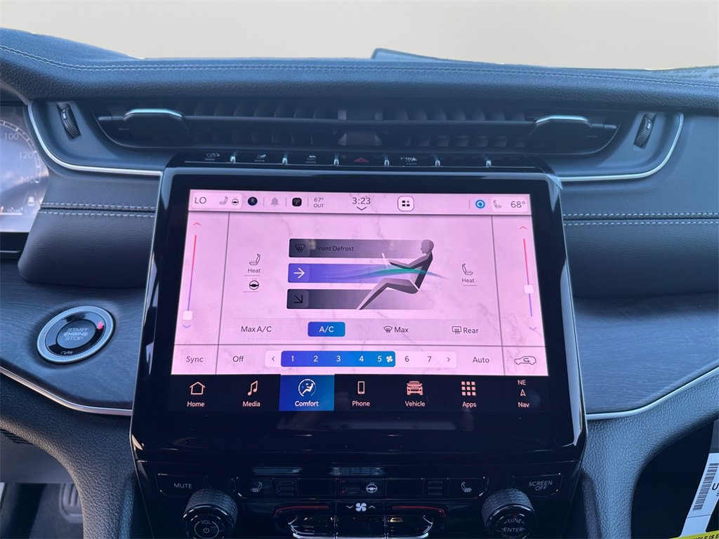 New 2025 Jeep Grand Cherokee Limited w/ Black Appearance Package image 22