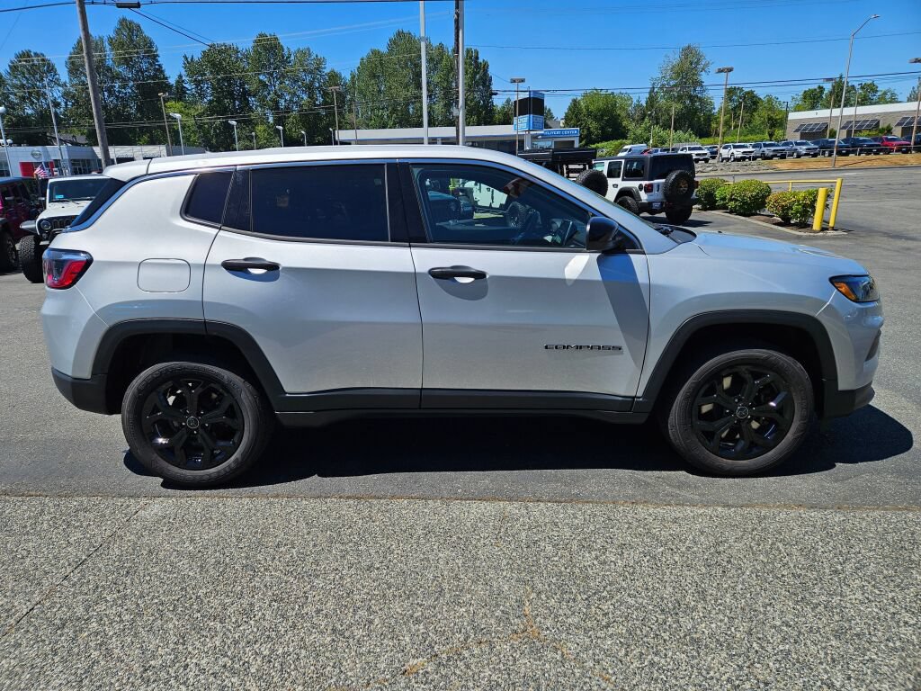 Used 2025 Jeep Compass Sport AWD/4WD image 6