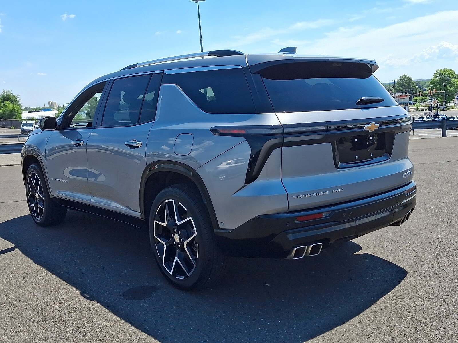 Used 2025 Chevrolet Traverse High Country w/ LPO, Floor Liner Package AWD/4WD image 4