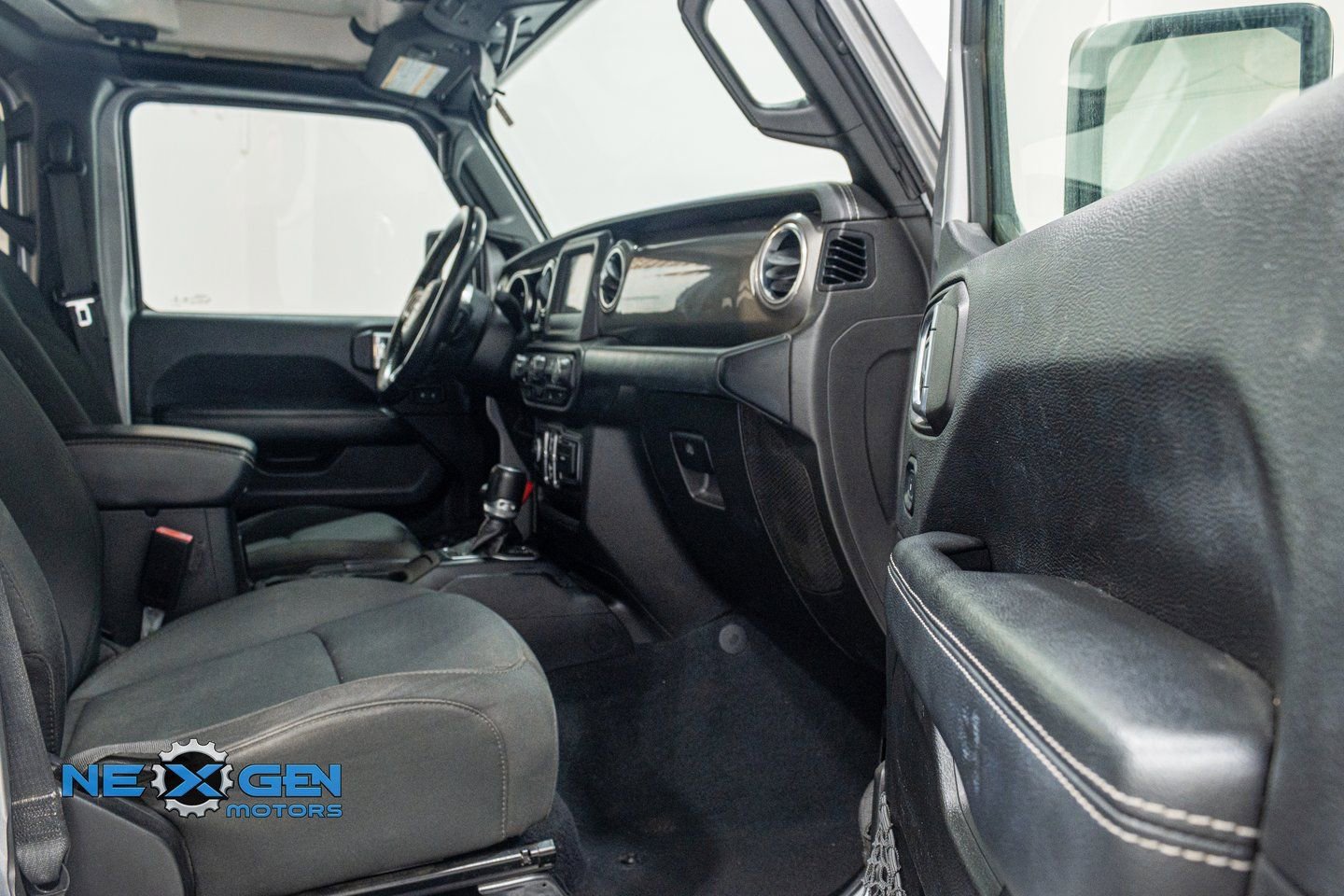 Used 2021 Jeep Wrangler Unlimited Sahara image 32