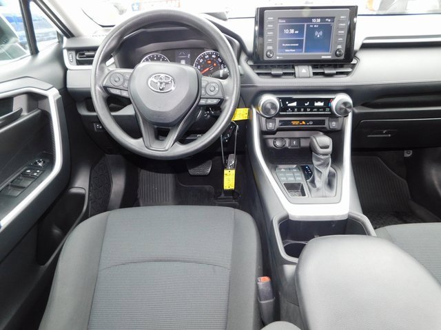 Used 2022 Toyota RAV4 LE image 15