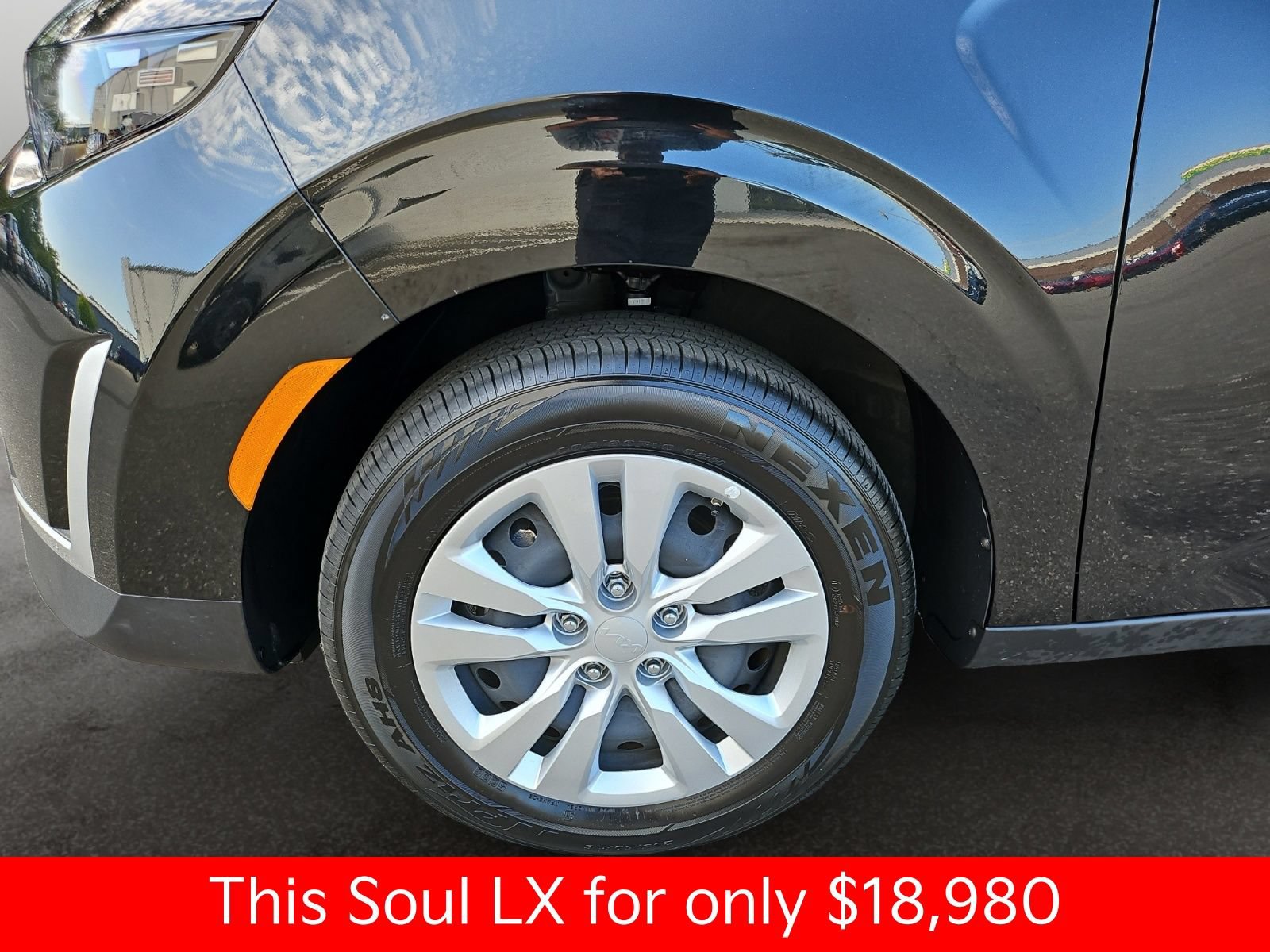 Used 2025 Kia Soul LX FWD image 40