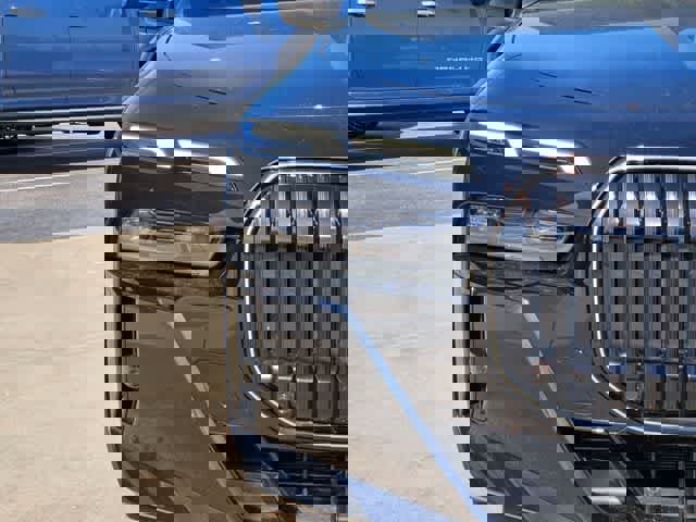 Used 2025 BMW 760i xDrive w/ Premium Package image 11