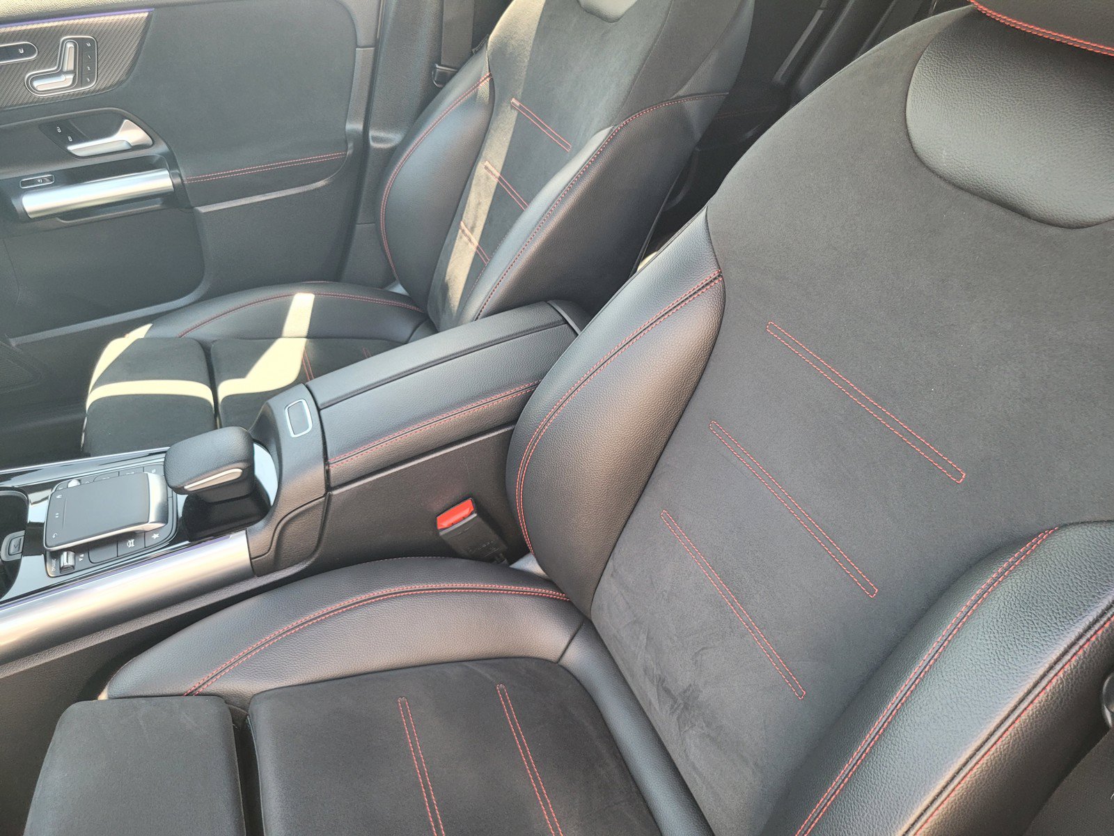Used 2023 Mercedes-Benz GLA 250 4MATIC image 9