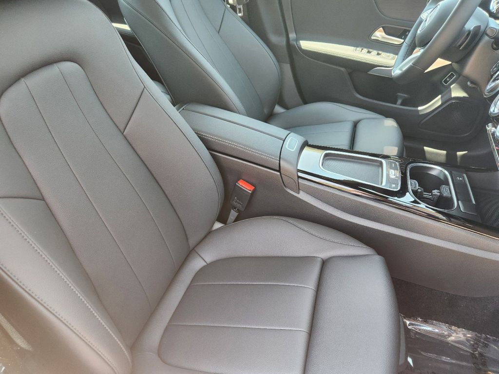 New 2025 Mercedes-Benz CLA 250 4MATIC image 16