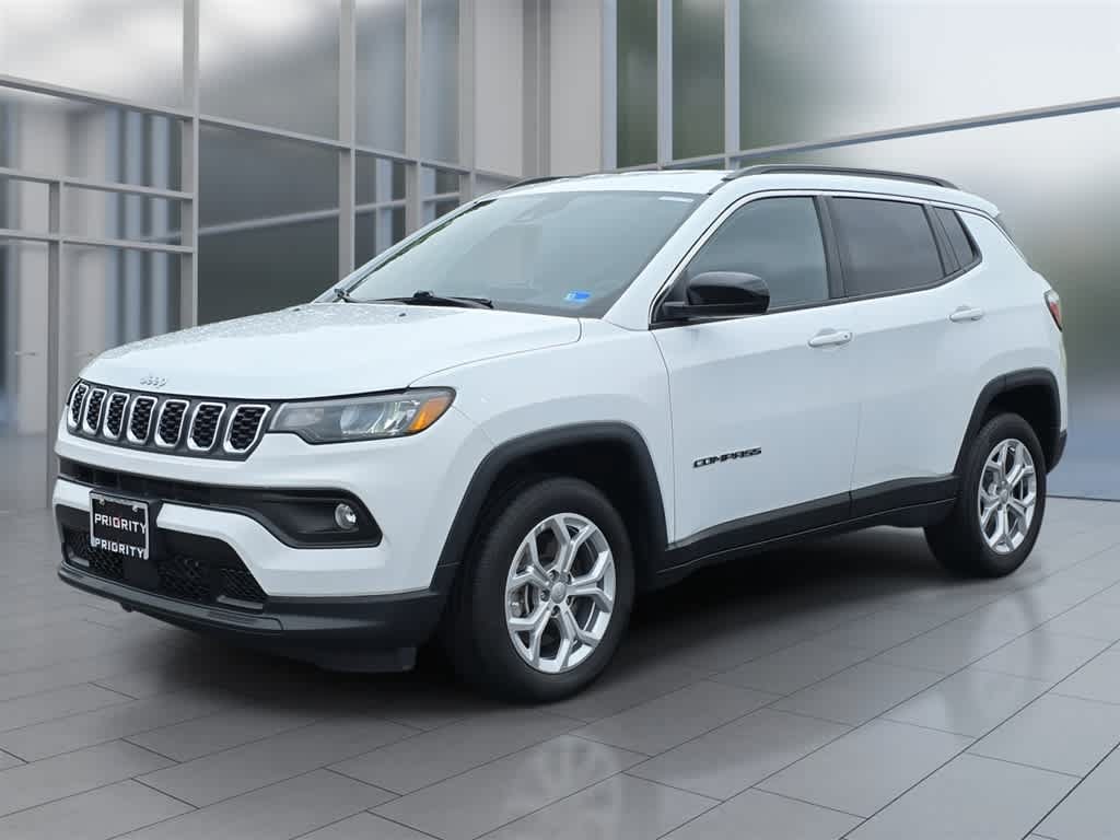 Used 2024 Jeep Compass Latitude AWD/4WD image 1