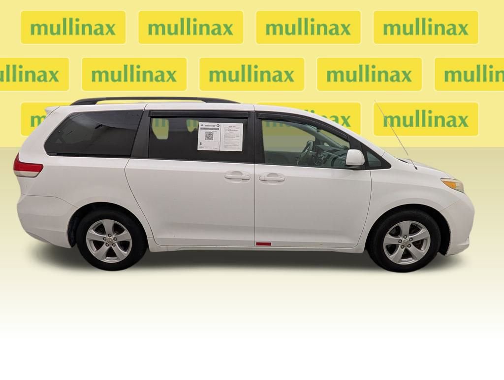 Used 2013 Toyota Sienna LE image 2