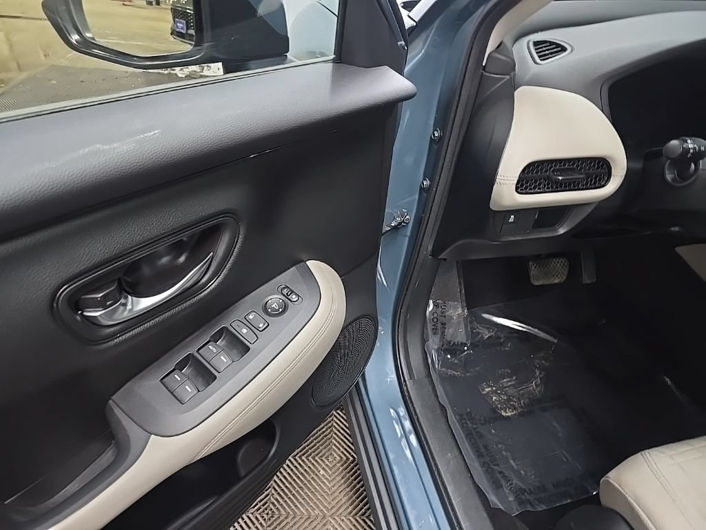 Used 2023 Honda HR-V LX image 27