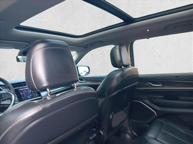 Used 2022 Jeep Grand Cherokee L Limited w/ Luxury Tech Group II image 12