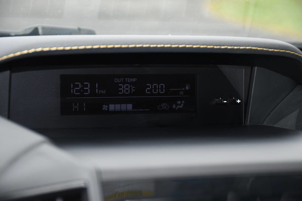 Used 2021 Subaru Crosstrek 2.5i Sport w/ Moonroof Package image 32