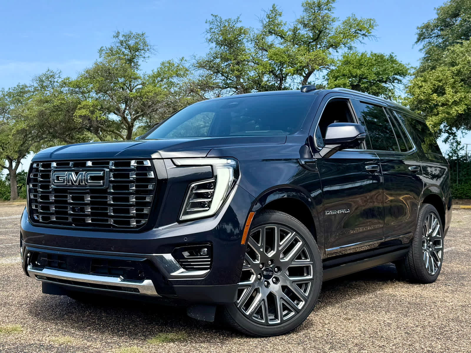 Certified 2026 GMC Yukon Denali Ultimate AWD/4WD image 1
