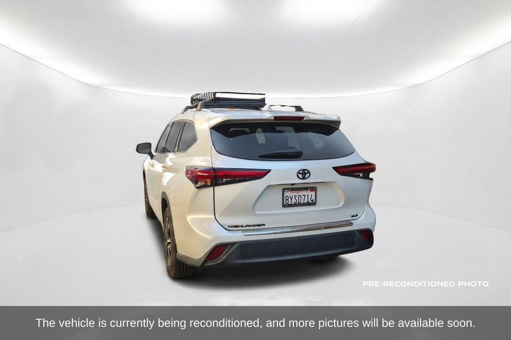 Used 2022 Toyota Highlander XLE FWD image 8