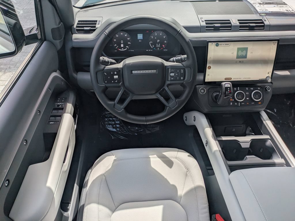 New 2026 Land Rover Defender 130 X-Dynamic SE AWD/4WD image 18