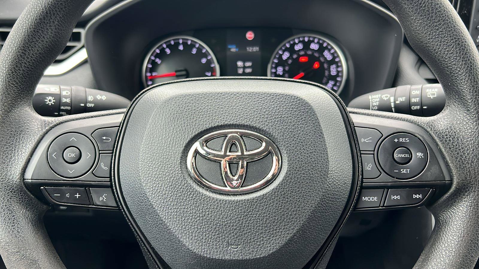 Used 2021 Toyota RAV4 XLE image 28