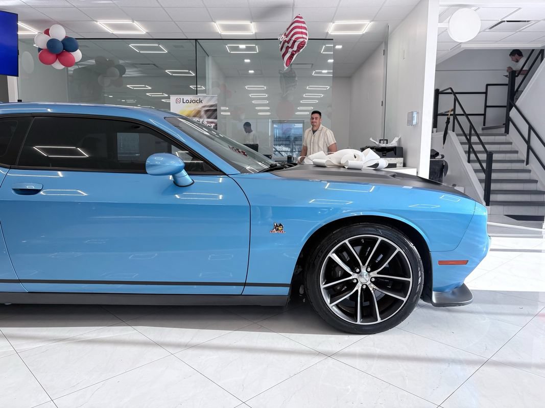 Used 2016 Dodge Challenger R/T Scat Pack w/ Leather Interior Group RWD image 9