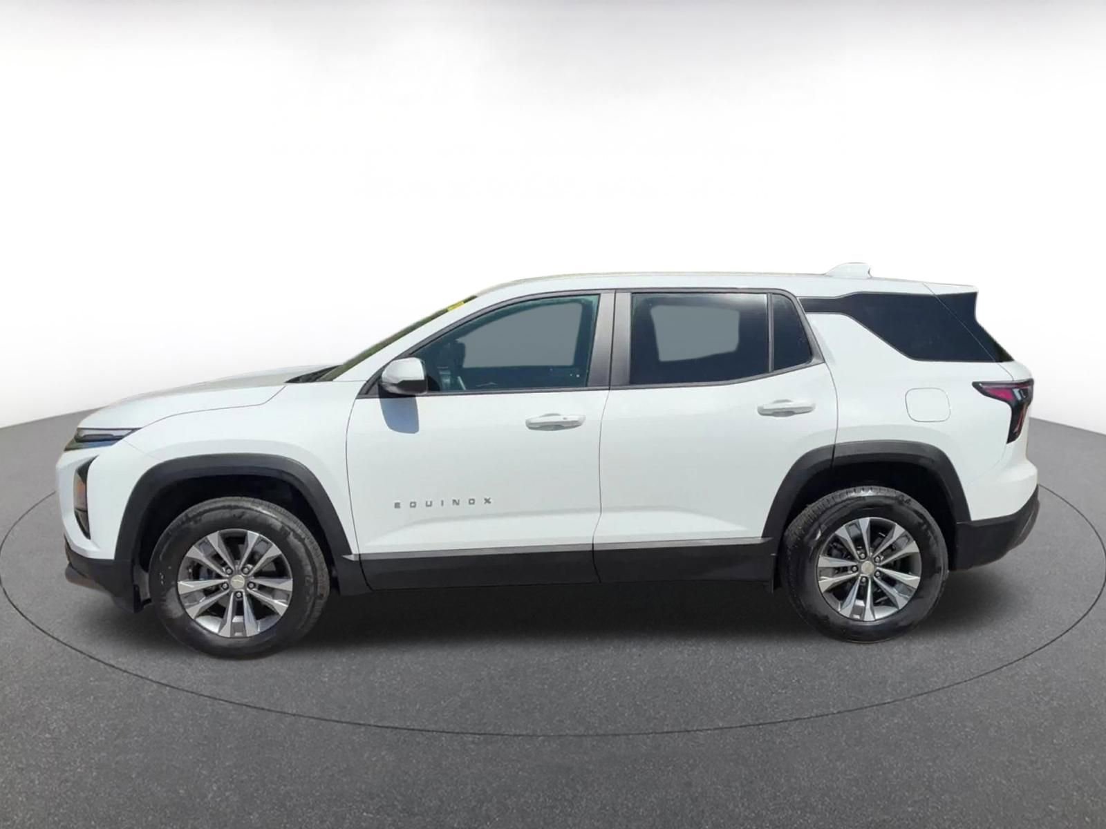 Used 2025 Chevrolet Equinox LT FWD image 9