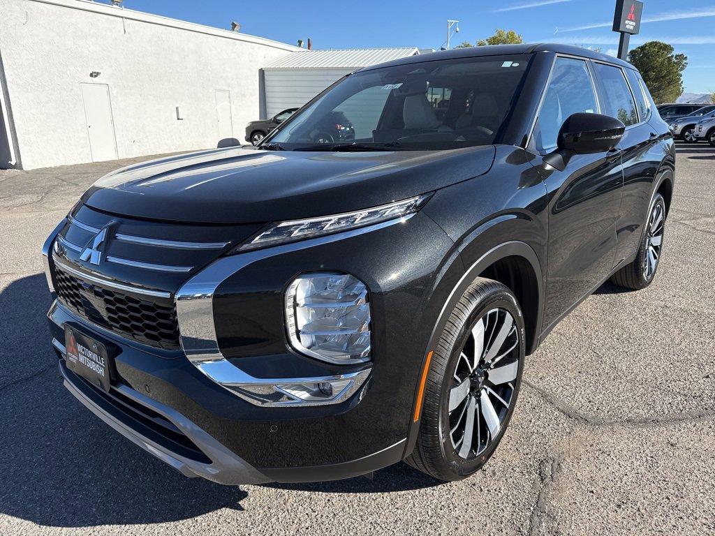 New 2025 Mitsubishi Outlander SE image 3