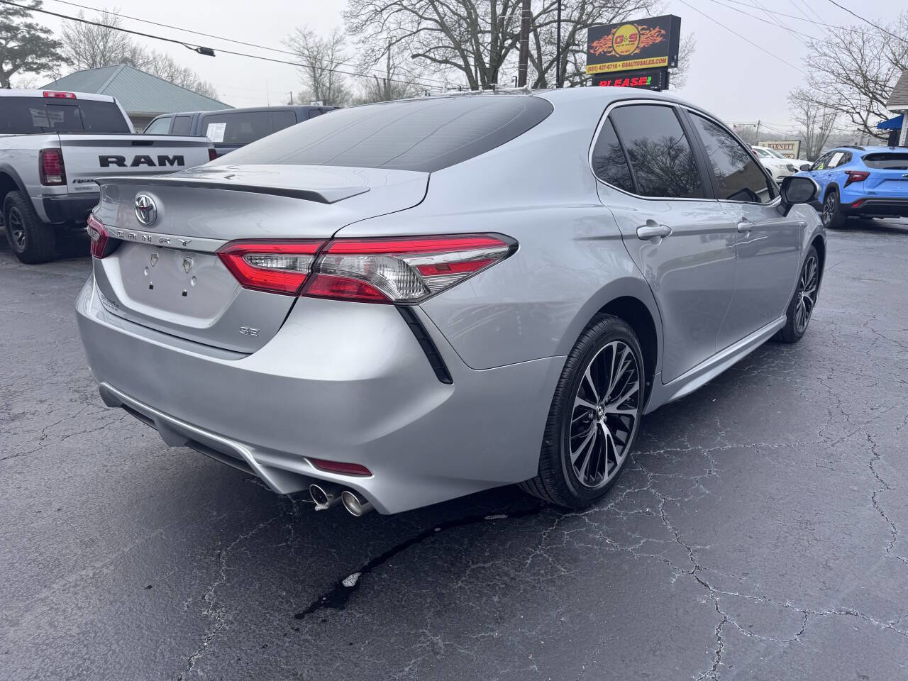 Used 2018 Toyota Camry SE image 6