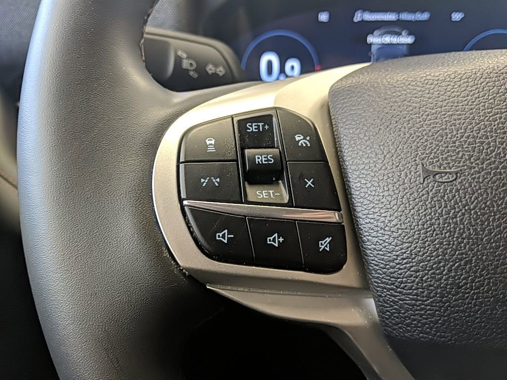 Used 2025 Ford Explorer Active image 18