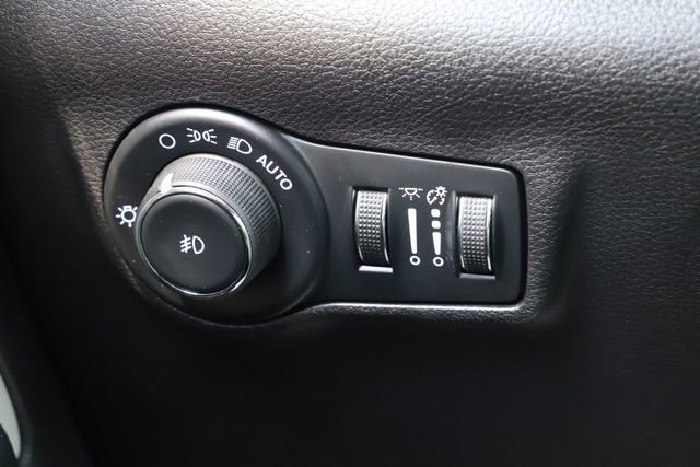 Used 2025 Jeep Compass Limited AWD/4WD image 37