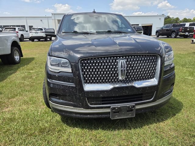 Used 2023 Lincoln Navigator Reserve AWD/4WD image 2
