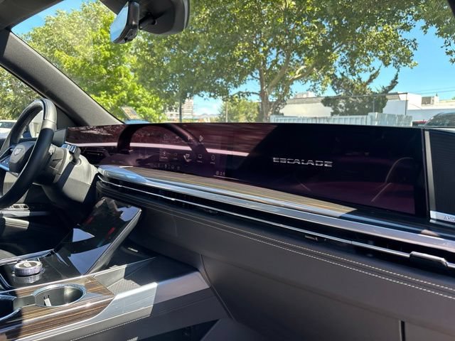 Used 2025 Cadillac Escalade Premium Luxury AWD/4WD image 43