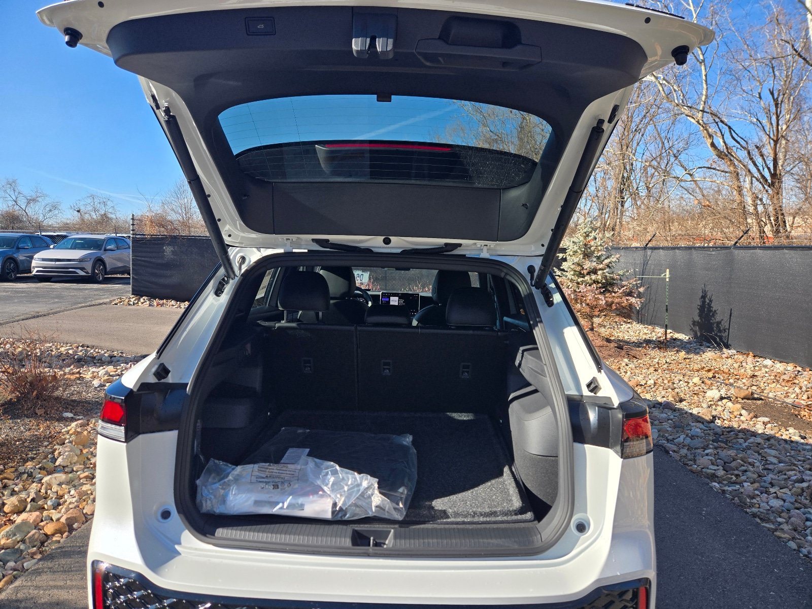 New 2026 Volkswagen Tiguan SE R-Line AWD/4WD image 12