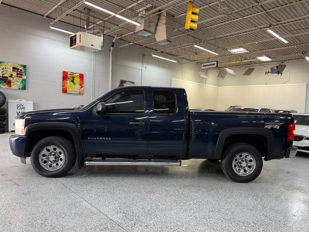 Used 2010 Chevrolet Silverado 1500 LT AWD/4WD image 2
