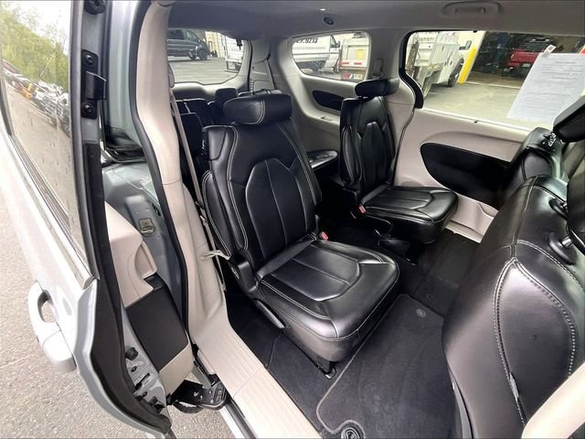 Used 2023 Chrysler Pacifica Touring-L FWD image 22