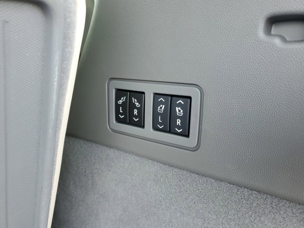 Certified 2024 Cadillac XT6 Premium Luxury w/ LPO, Floor Liner Package image 32