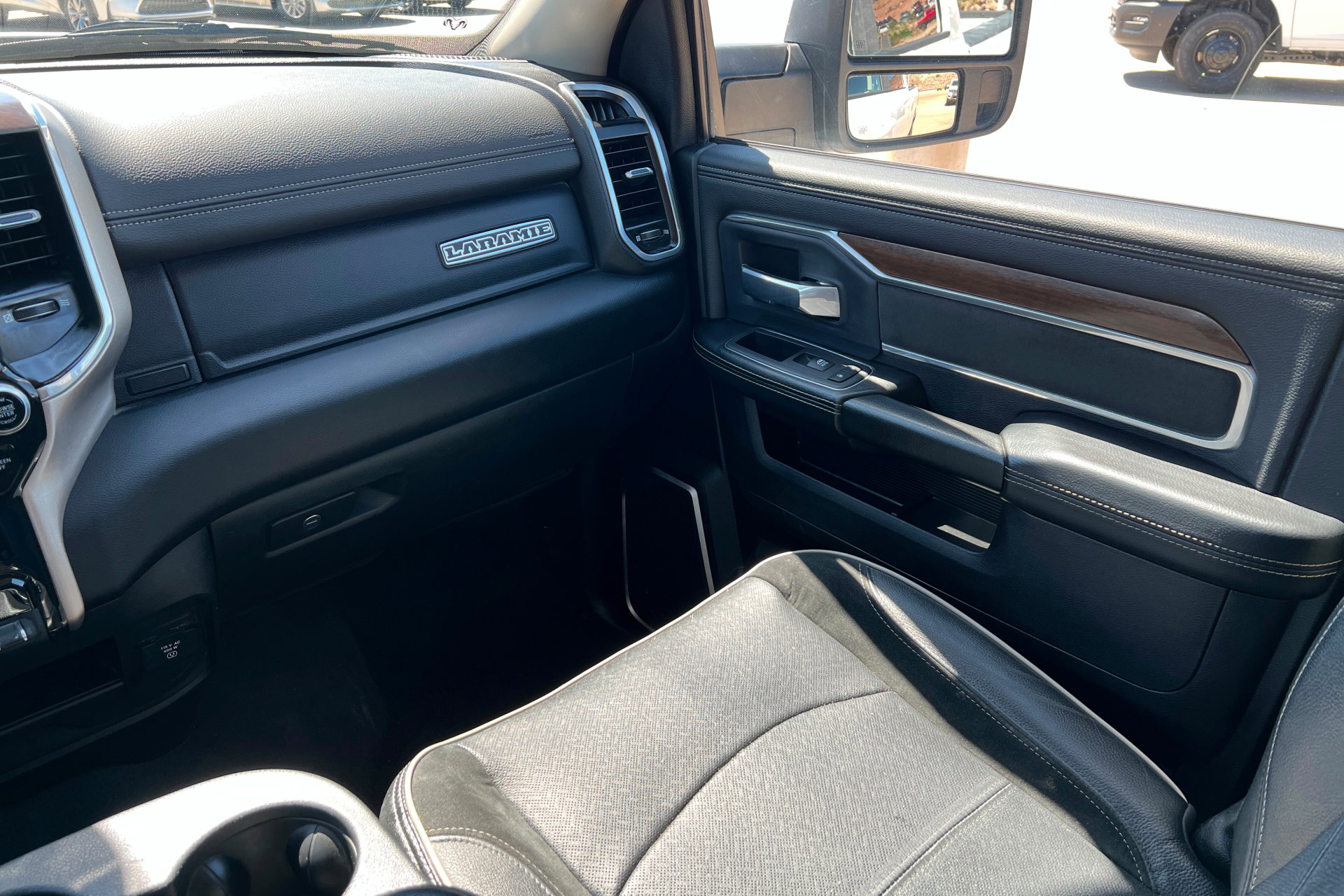 Used 2024 RAM 2500 Laramie AWD/4WD image 10