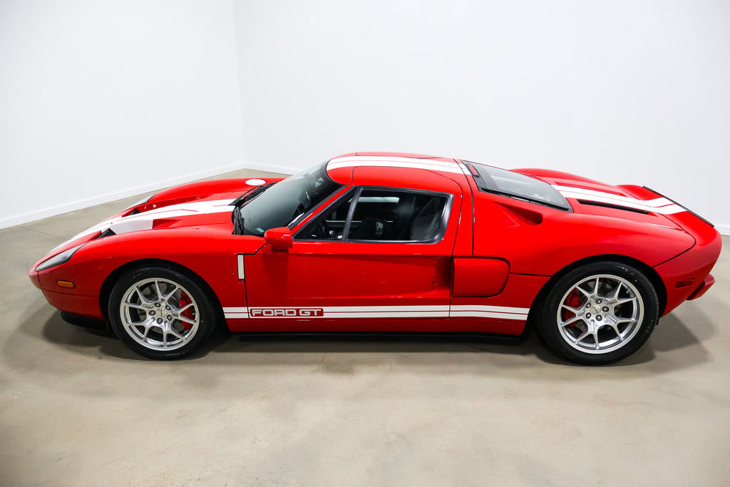 Used 2006 Ford GT RWD image 14