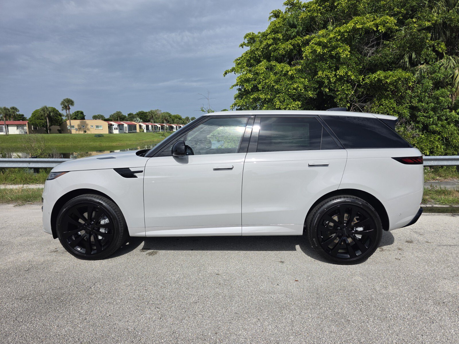 New 2026 Land Rover Range Rover Sport Dynamic SE AWD/4WD image 7