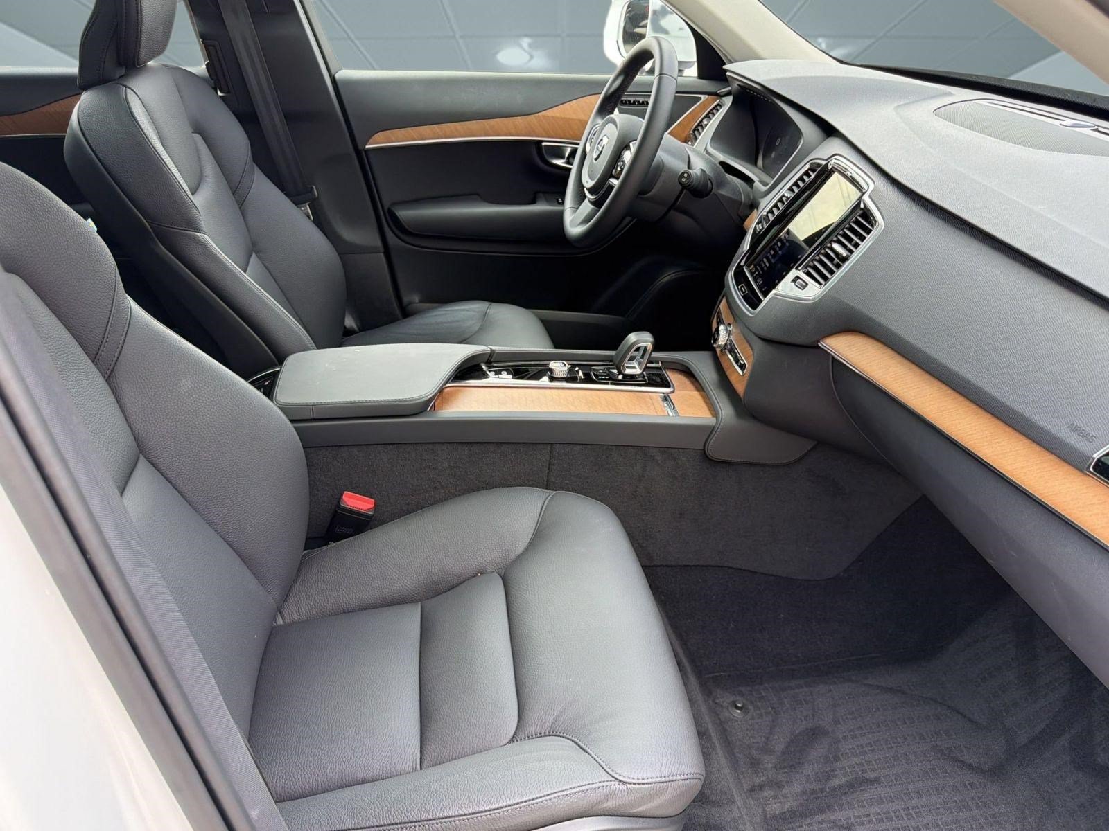 Certified 2024 Volvo XC90 T8 Plus w/ Protection Package Premier AWD/4WD image 30