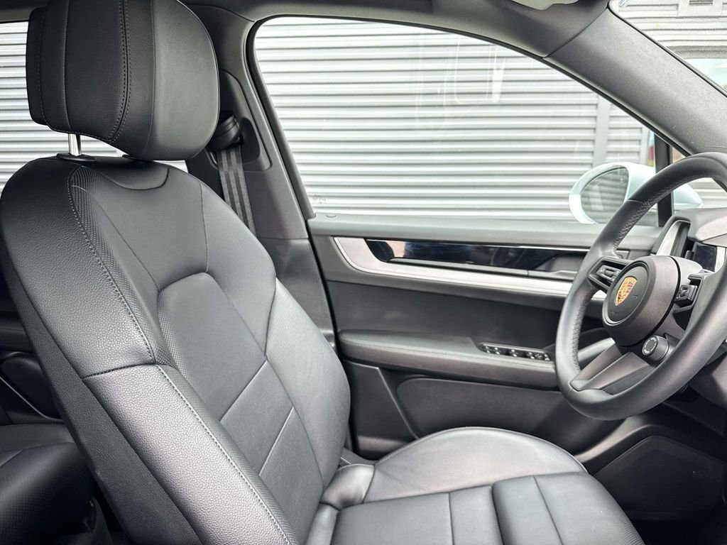 Certified 2025 Porsche Cayenne image 16