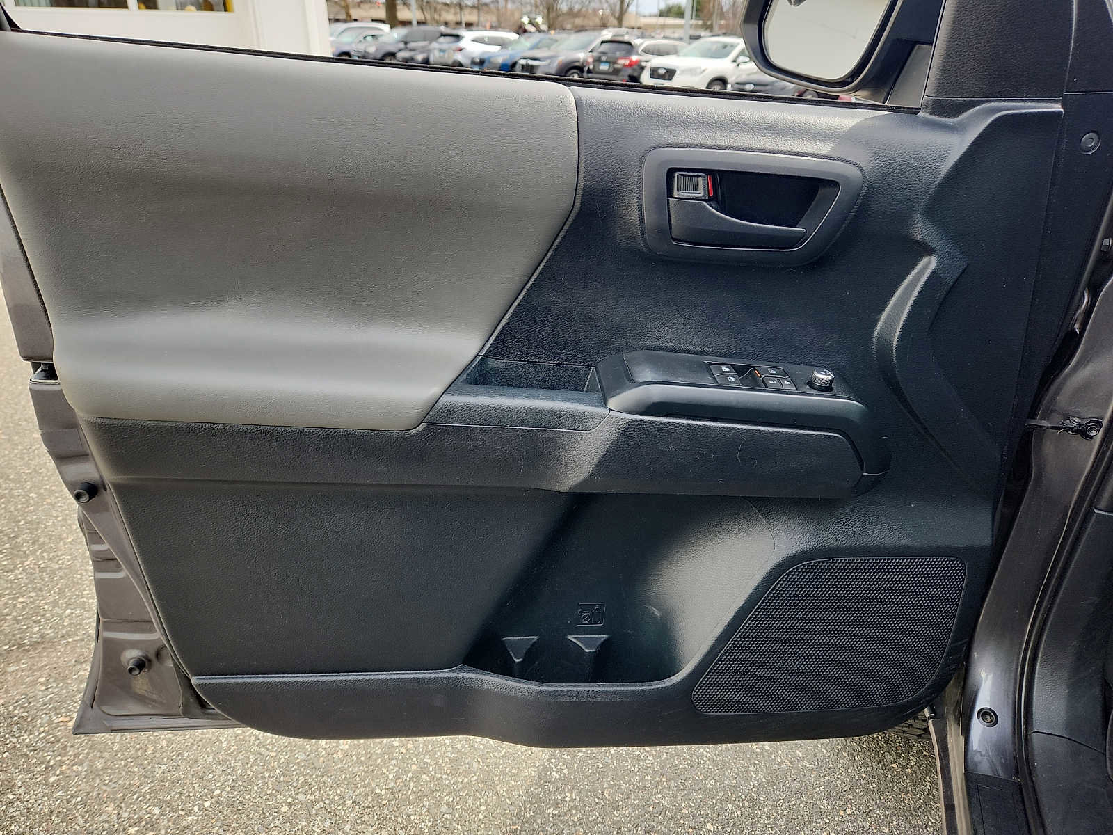 Used 2018 Toyota Tacoma SR w/ SR Convenience Package image 12