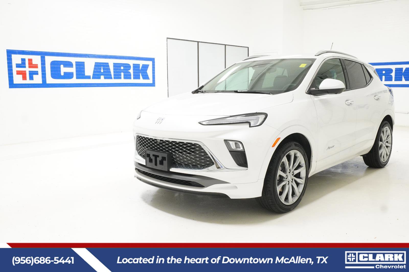 Used 2025 Buick Encore GX Avenir w/ Avenir Technology Package FWD image 1