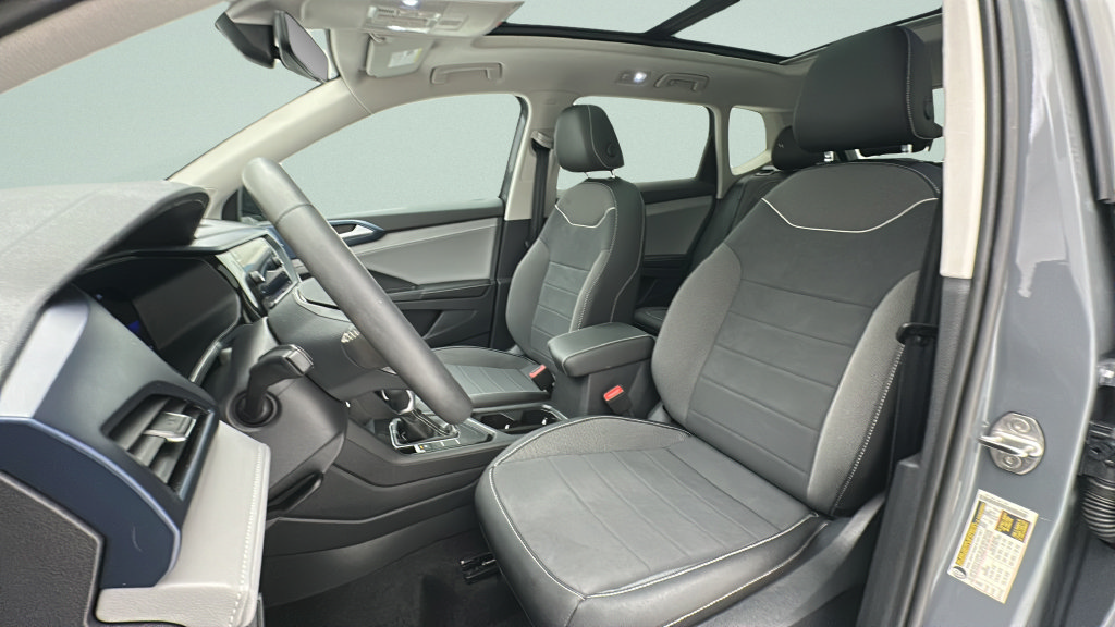 Used 2024 Volkswagen Taos SE w/ Panoramic Sunroof Package FWD image 14