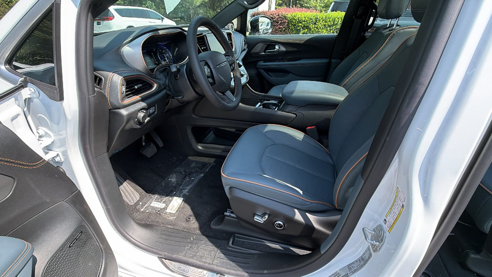New 2027 Chrysler Pacifica Pinnacle FWD image 16