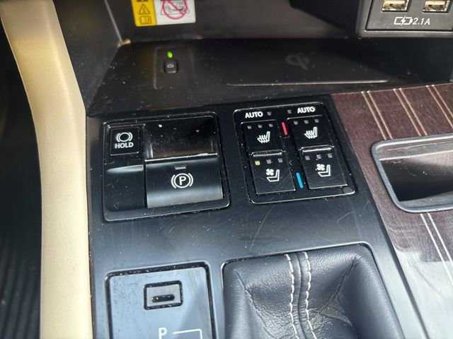 Used 2022 Lexus RX 450hL Luxury w/ Cold Area Package (CT) image 39