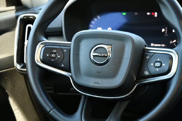 Certified 2025 Volvo XC40 B5 Plus AWD/4WD image 22