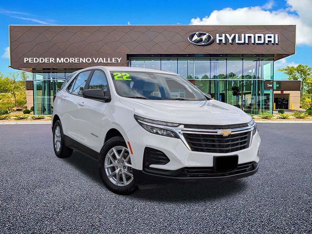 Used 2022 Chevrolet Equinox LS image 2