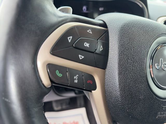 Used 2017 Jeep Grand Cherokee Laredo image 12