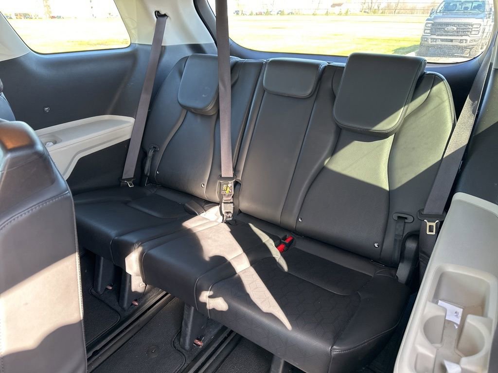 Used 2024 Kia Carnival LX image 12